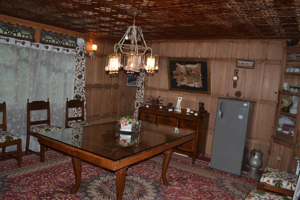 Akbar Group Of Heritage Houseboats Nagin Bagh Δωμάτιο φωτογραφία